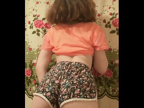 ❤️ Gadis muda seksi menanggalkan celana pendeknya di depan kamera ❌ Sialan di id.makesexnotwar.ru